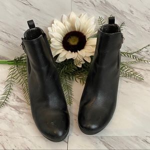 Tahari pull on booties